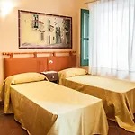לינה וארוחת בוקר Casa Andrea 3*