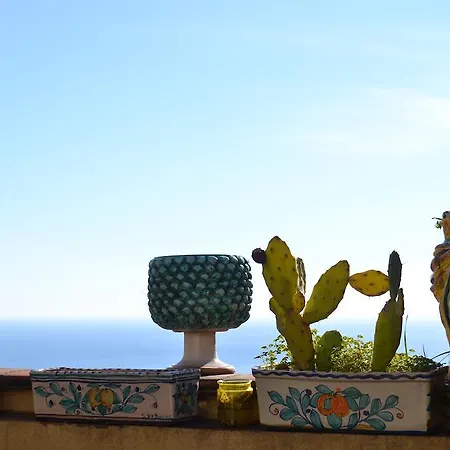 Alojamento de Acomodação e Pequeno-almoço Casa Andrea Taormina